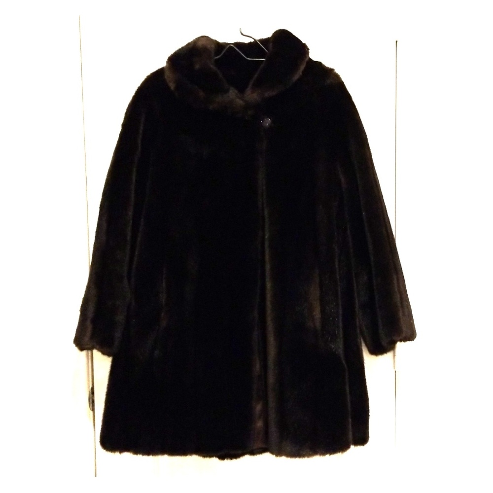 Vintage Fur Grandella ll Styled by Sportowne